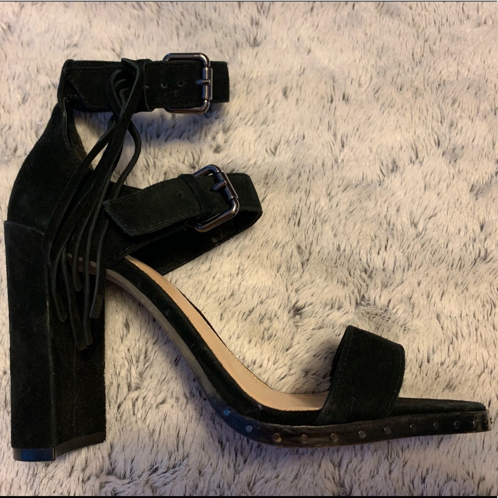 Vince Camuto Chuncky suede heel w/fringe detail